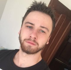 Tomás